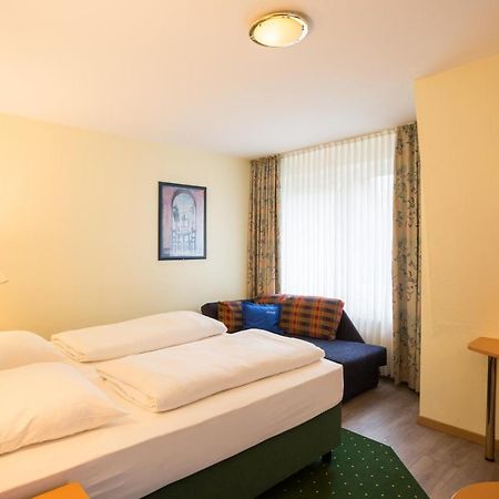 Hotel Gremersdorf - Zum Gruenen Jaeger Bagian luar foto