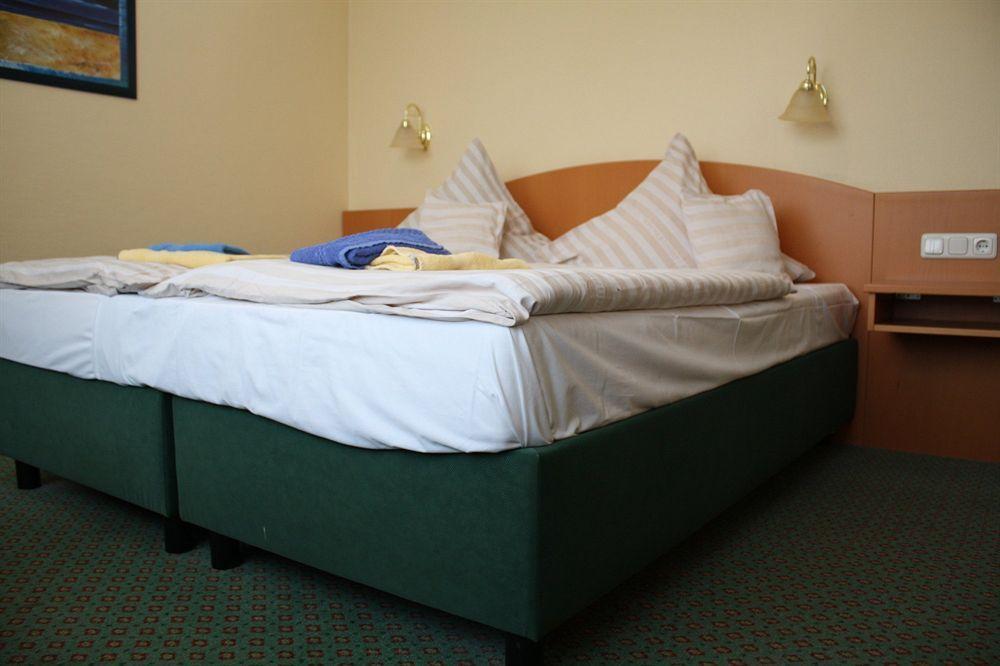 Hotel Gremersdorf - Zum Gruenen Jaeger Bagian luar foto