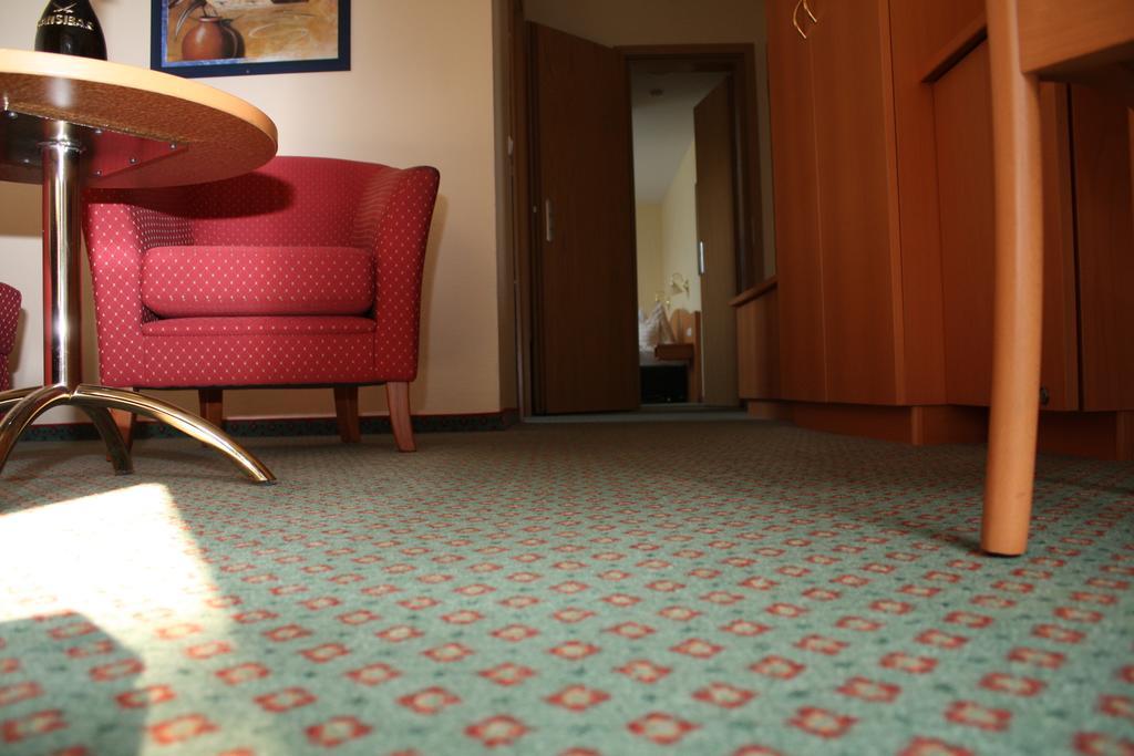 Hotel Gremersdorf - Zum Gruenen Jaeger Bagian luar foto