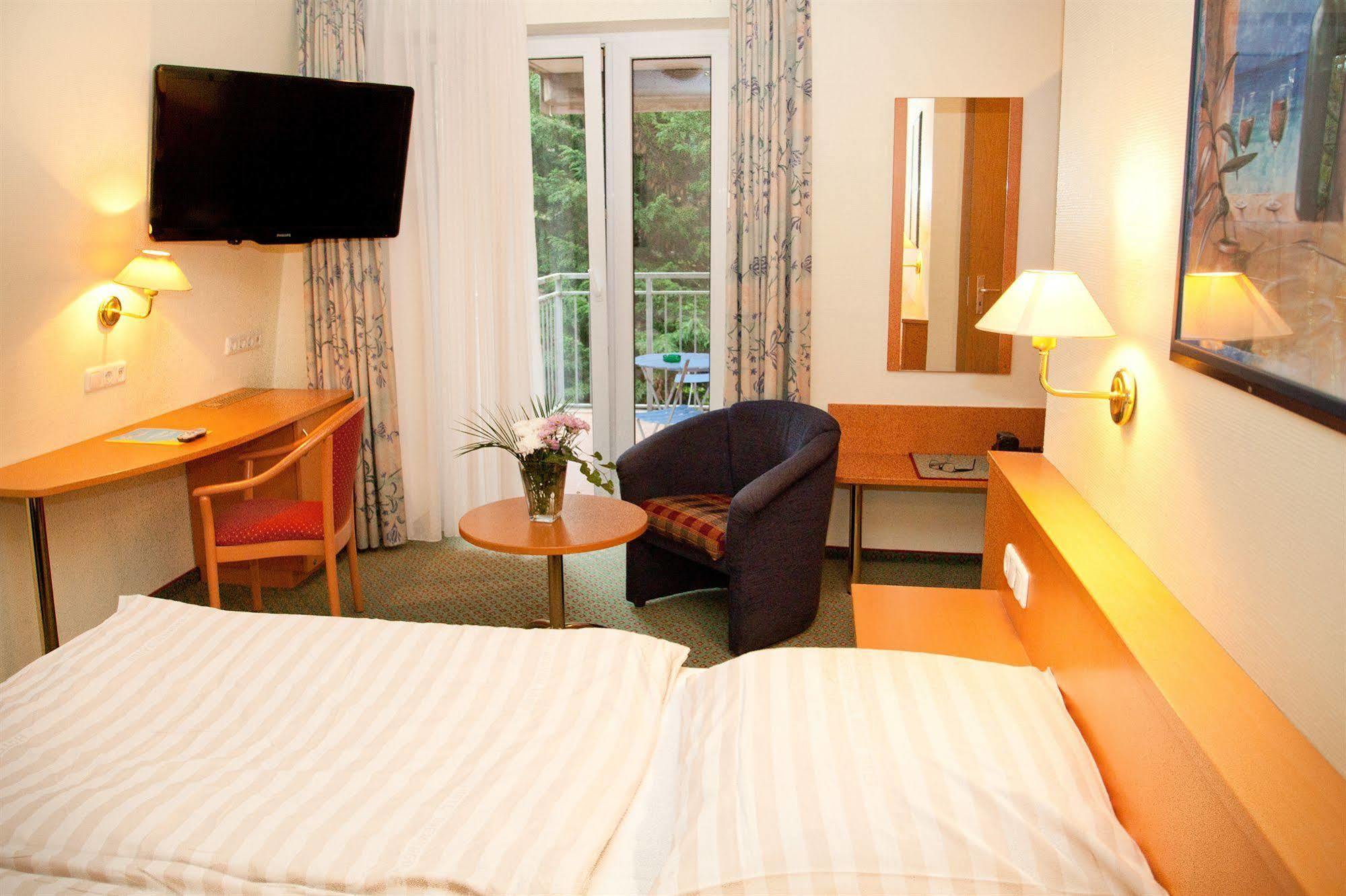Hotel Gremersdorf - Zum Gruenen Jaeger Bagian luar foto