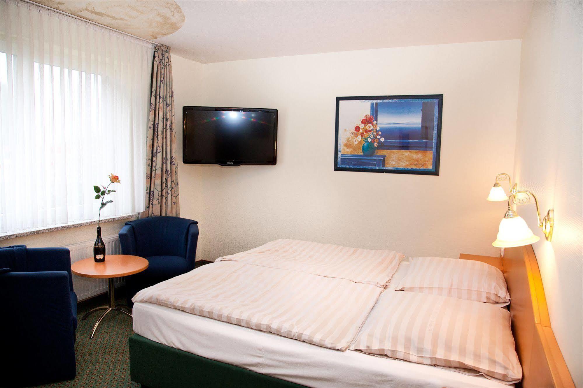 Hotel Gremersdorf - Zum Gruenen Jaeger Bagian luar foto