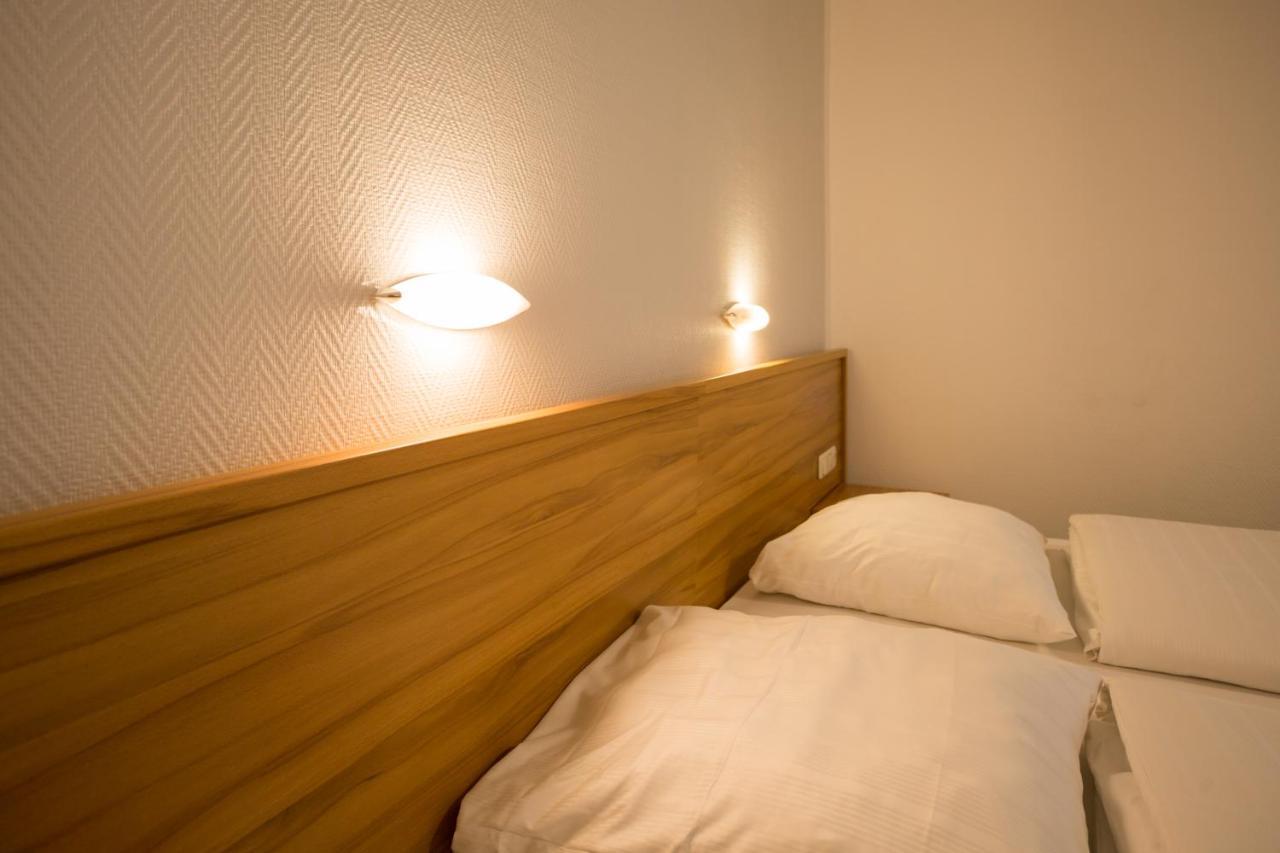 Hotel Gremersdorf - Zum Gruenen Jaeger Bagian luar foto