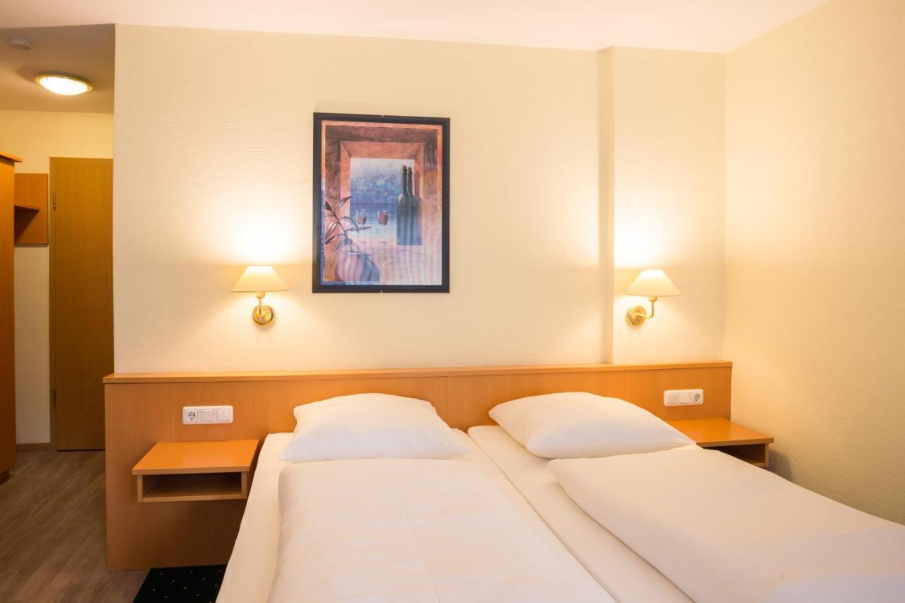 Hotel Gremersdorf - Zum Gruenen Jaeger Bagian luar foto